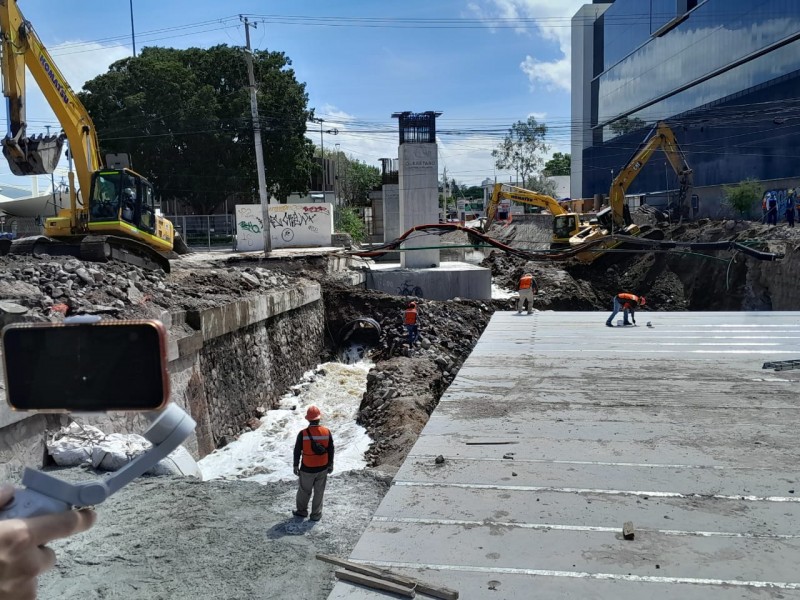 Obra del río en Av Universidad sigue con buen avance