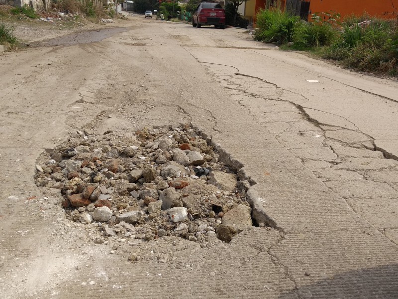 Obra hidráulica provoca daños a vialidades