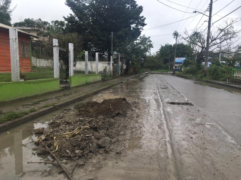 Obra inconclusa afecta circulación en calle 16 Septiembre