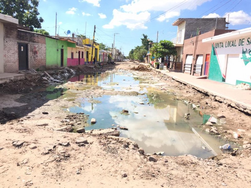 Obra inconclusa causa enfermedades a Santiaguenses