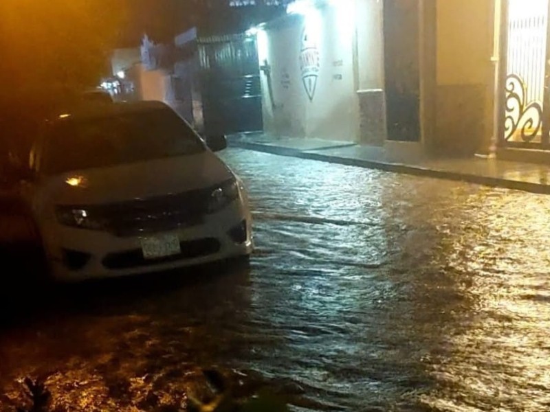 Obra inconclusa provoca inundaciones en Canatlán
