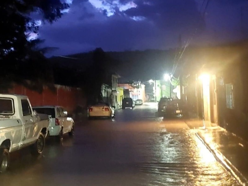 Obra mal diseñada provoca inundaciones en Canatlán