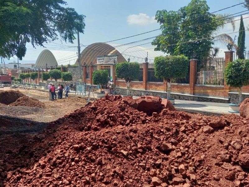 Obra vial en Av. Quinceo genera afectaciones a vecinos: denuncian