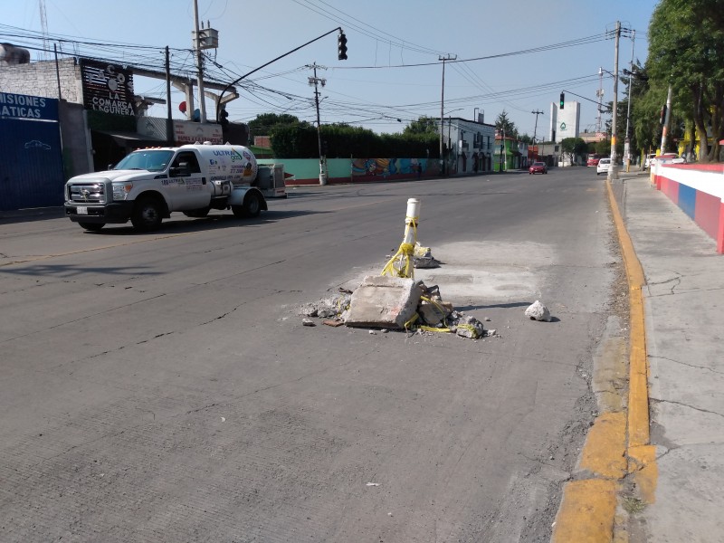 Obras en Clouthier dejan escombros que impiden tránsito vehicular