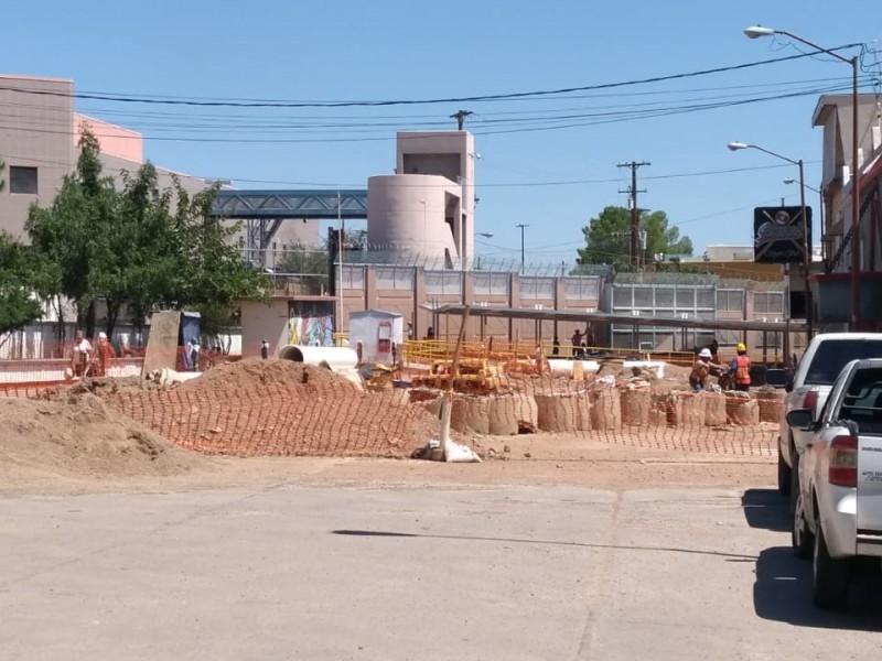 Obra en calle Elías tienen molestos a comerciantes