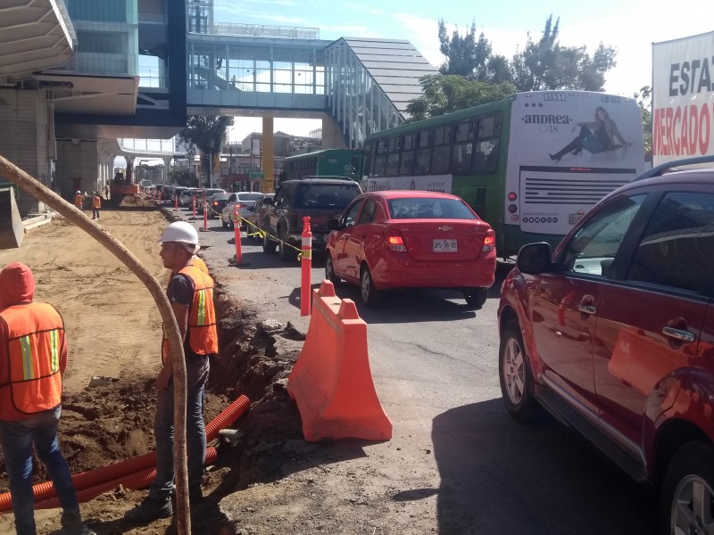 Obras en laureles atoran la vialidad