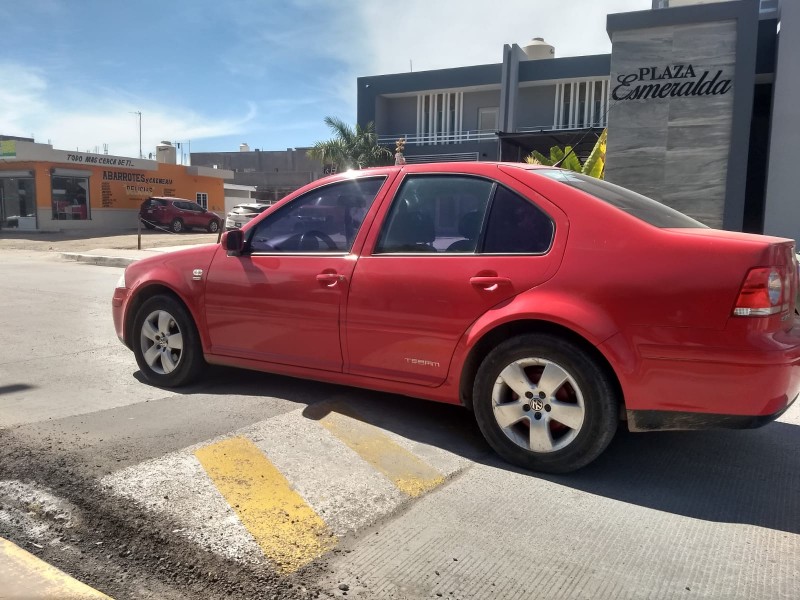 Obras públicas no se da abasto con solicitudes de topes