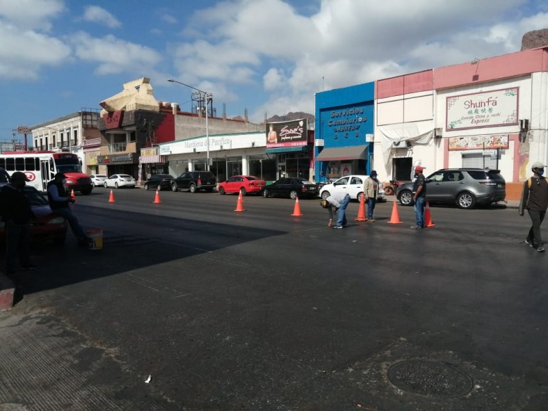 Obras Públicas realiza trabajos de balizamiento en la avenida Serdán