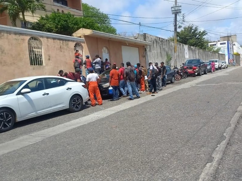 Obreros de Salina Cruz denuncian abandono tras respaldar protestas