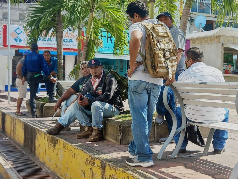 Obreros de Tuxpan esperan para ir a Dos Bocas