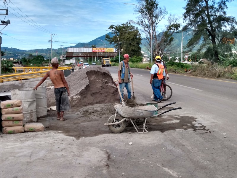 Obreros de Valle Real denuncian falta de pago