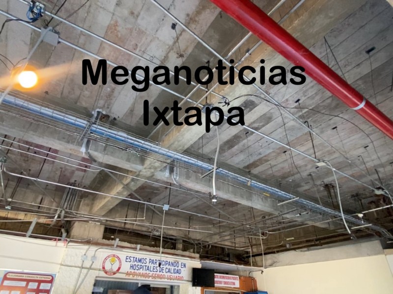 Obreros del IMSS-Bienestar Zihuatanejo suspenden remodelación por falta de pagos