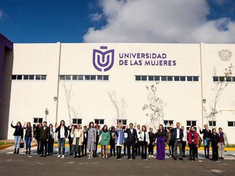 Obtendrán maestría 174 estudiantes de la Universidad de las Mujeres