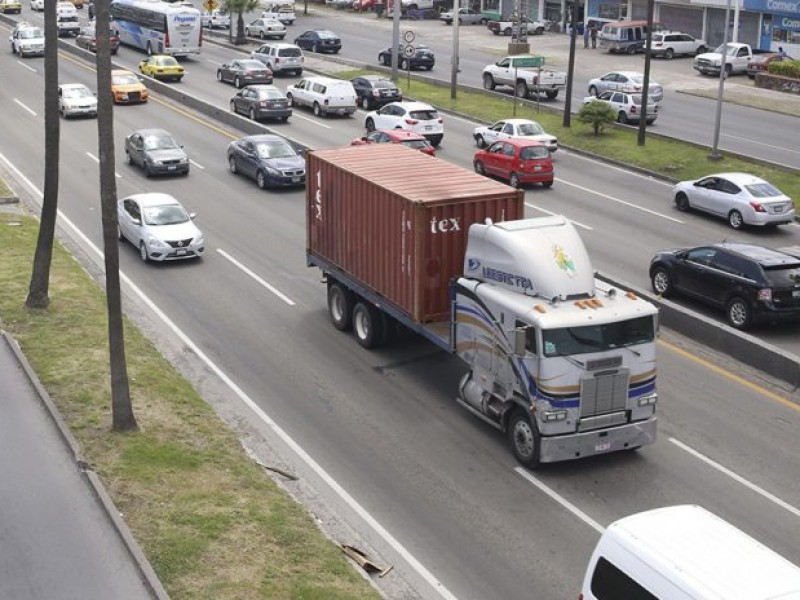 Obtienen amparos contra restricción al transporte de carga