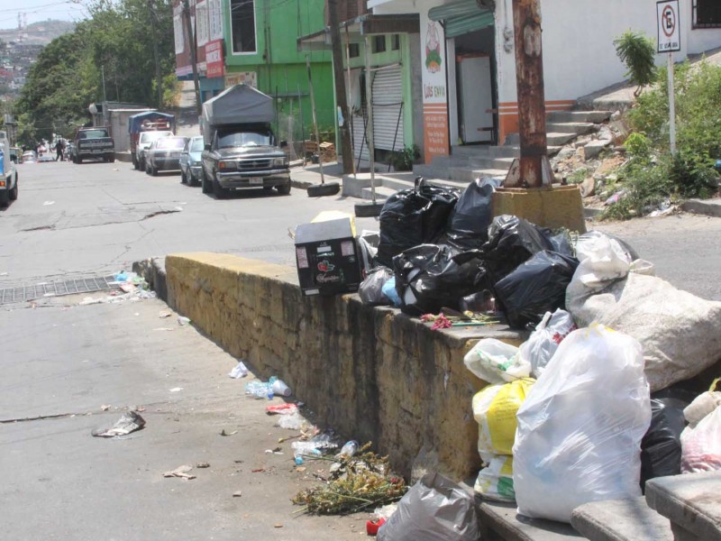 Ocho camiones son encargados de recolectar basura en 100 colonias