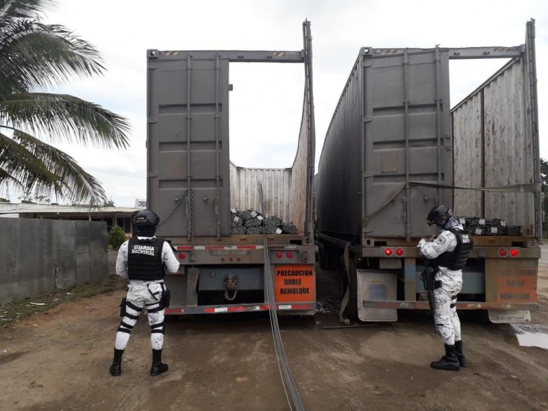 Ocho detenidos y dos camiones asegurados en Veracruz