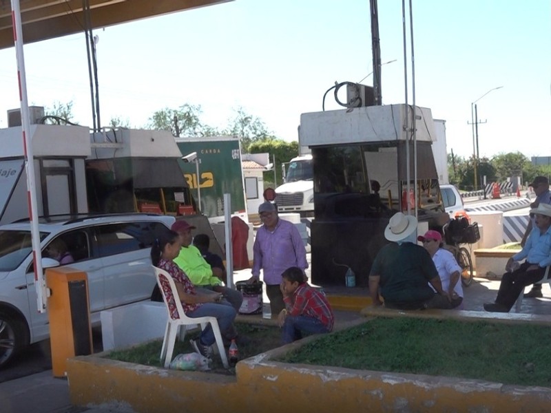 ¡Ocho días sin respuesta! Productores mantienen liberada caseta de San Miguel Zapotitlán