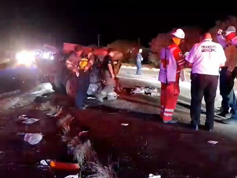 Ocho lesionados deja accidente carretero rumbo a Kino