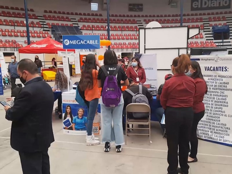 Ofertan más de 4 mil vacantes en feria de empleo