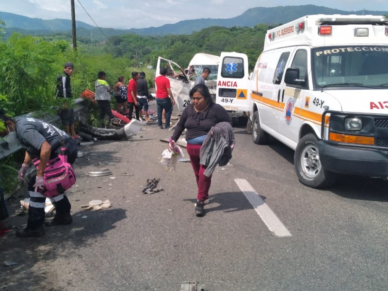 Oficial: 13 personas involucradas en choque cerca del mirador Ixtapa