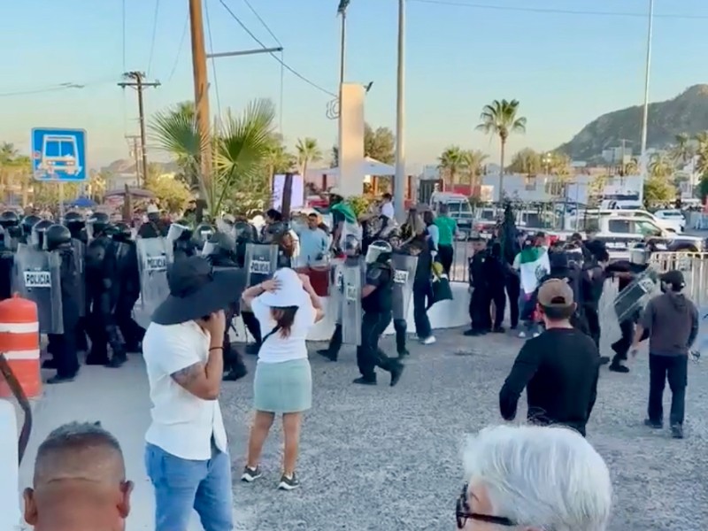 Ofrece gobernador de BCS disculpas públicas por represión en manifestación