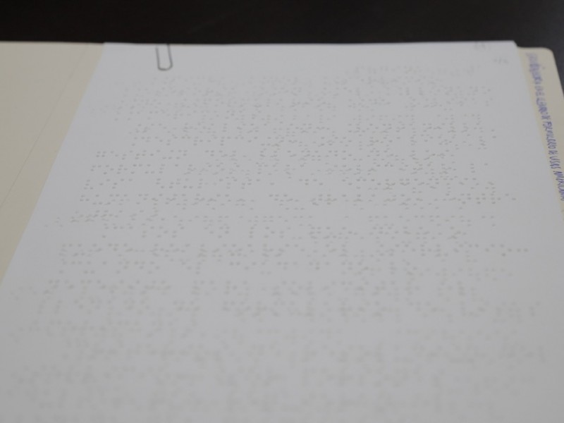 Ofrece gobierno del estado 30 trámites en braille