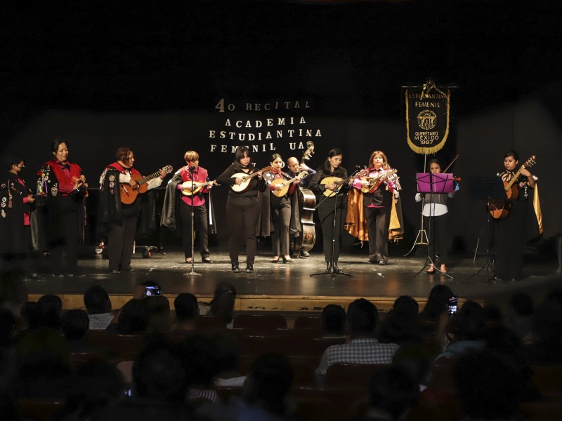 Ofrece recital Estudiantina Femenil de la UAQ