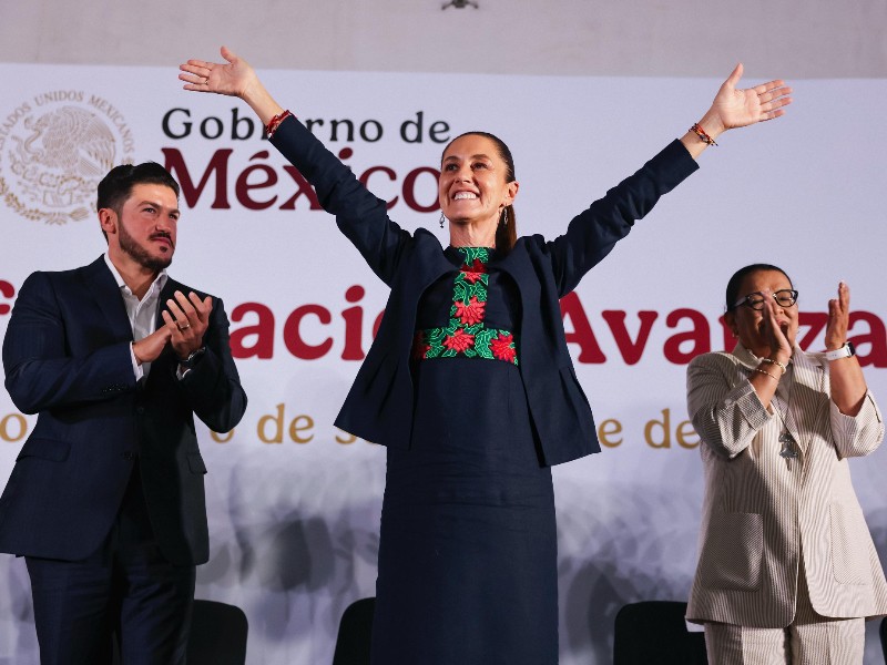 Ofrece Sheinbaum informe en Nuevo León, abuchean a Samuel García