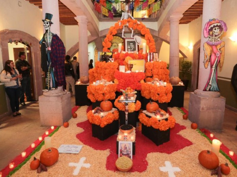 Ofrecen altar de muertos a José Guadalupe Cervantes