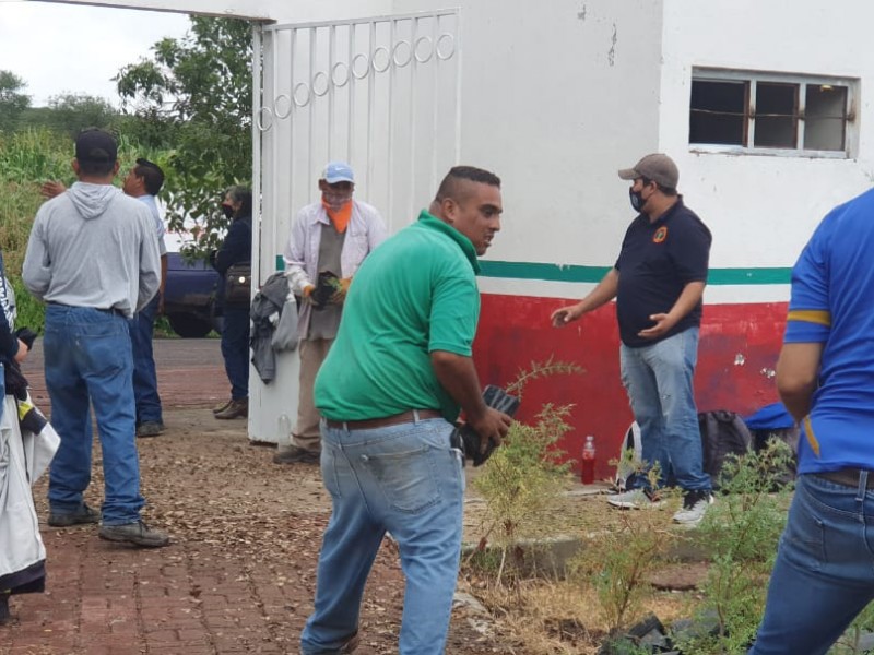 Ofrecen plantas y árboles a ciudadanía piedadense