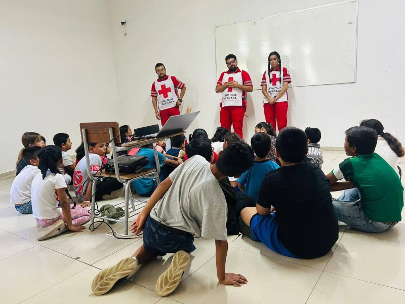 Ofrecen platicas a jóvenes sobre como actúa la Cruz Roja ante emergencias