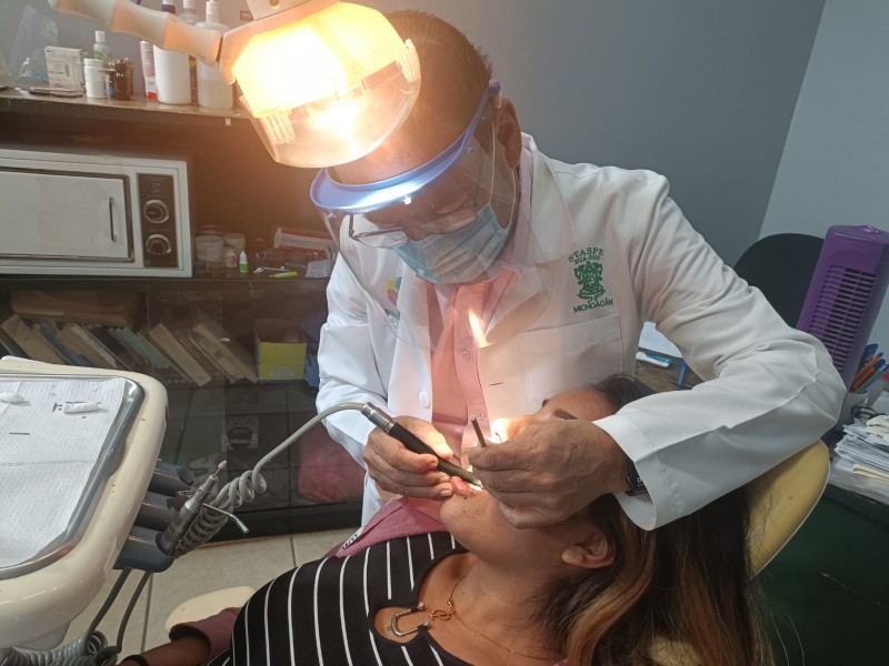 Ofrecen servicios dentales a bajo costo en Jacona