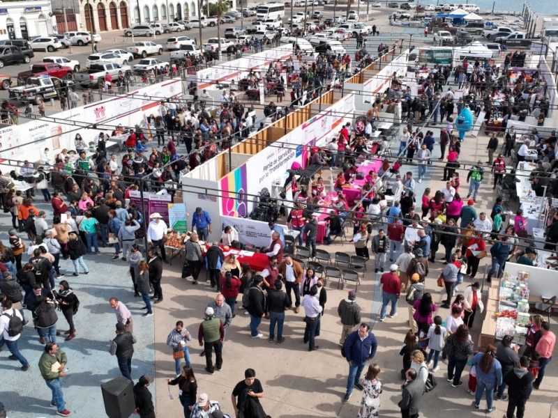 Ofrecen trámites gratuitos dentro de la Feria de servicios