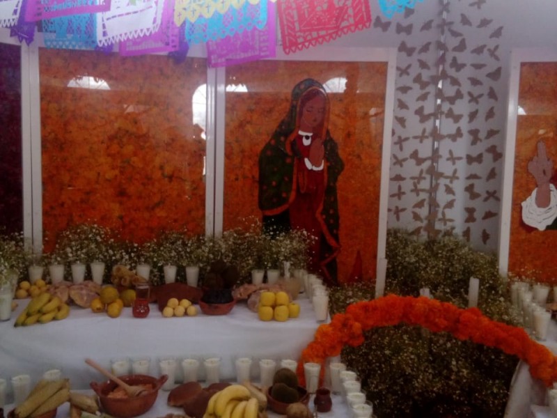Exhiben ofrendas mexiquenses en el centro de Toluca