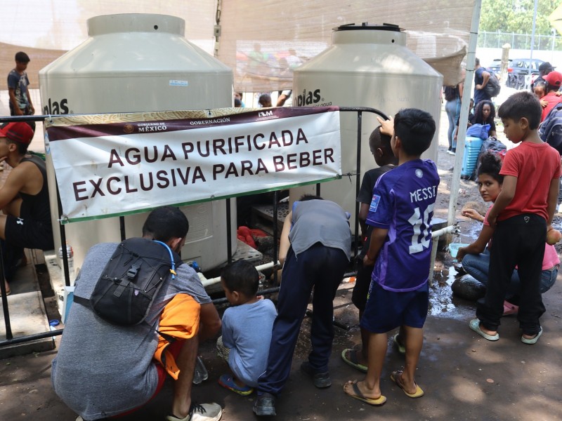 Ola de calor causa enfermedades en migrantes varados en Chiapas