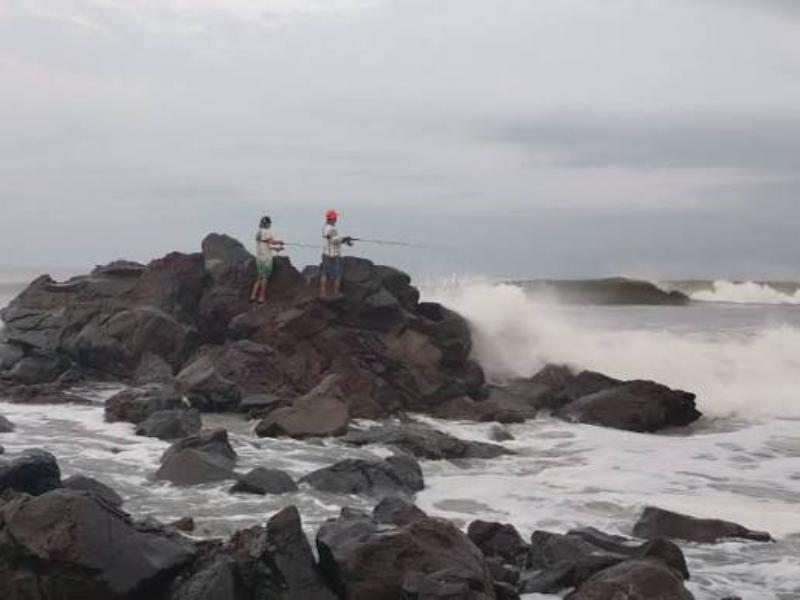 Olas de hasta 3 metros por huracán Polo en Nayarit