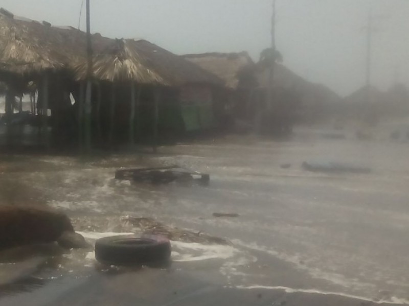 Olas de más de 2 metros en playas de Chiapas