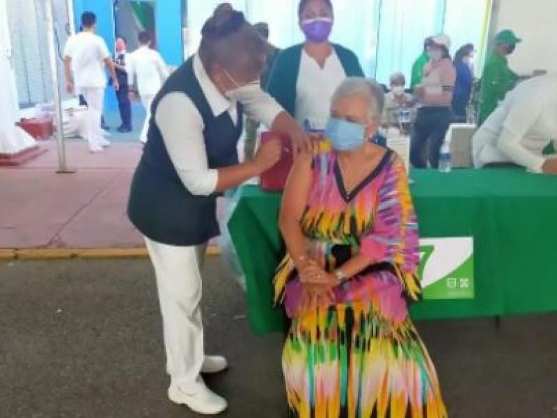 Olga Sánchez Cordero se vacuna contra Covid-19