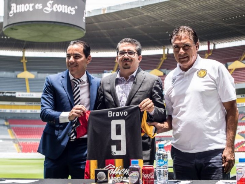 Omar Bravo jugará con los Leones Negros