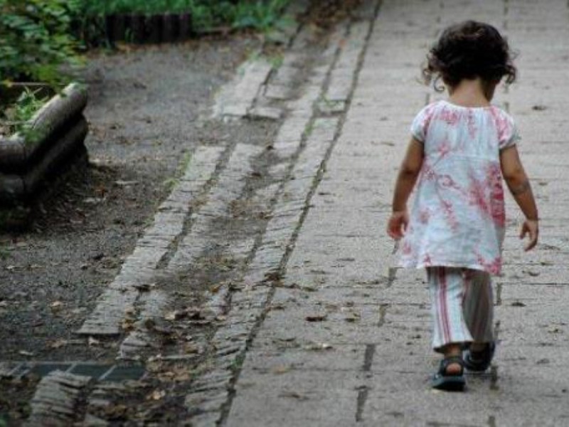 Omisión de cuidados, causas y consecuencias del descuido infantil