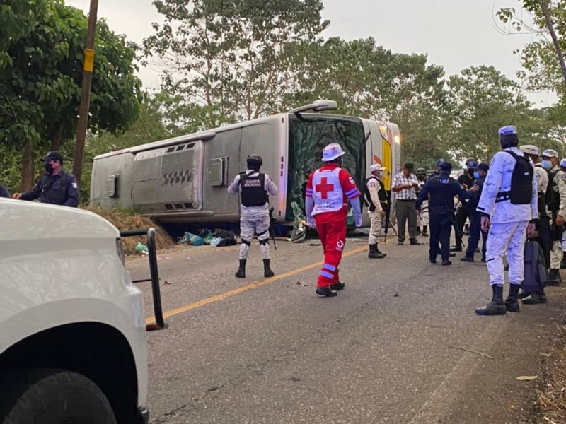 Once lesionados deja volcadura en Tuxtepec