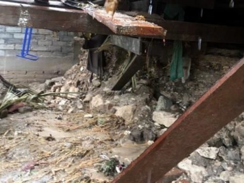 Onda tropical ocasiona daños en viviendas de Oaxaca