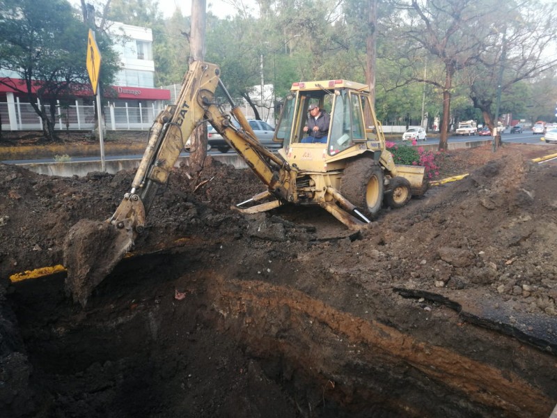 OOAPAS repara línea principal sobre Avenida Camelinas