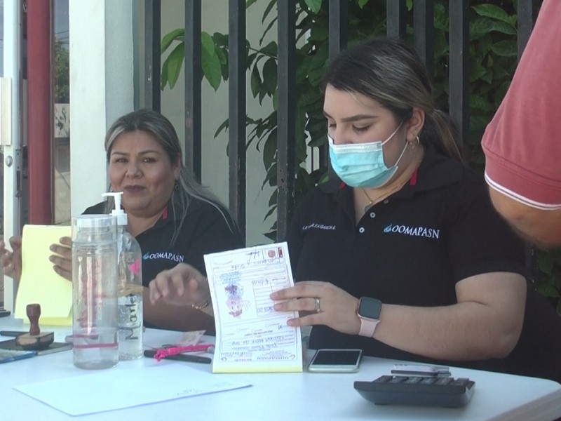 OOMAPASN atiende desde la banqueta por adeudo de luz eléctrica