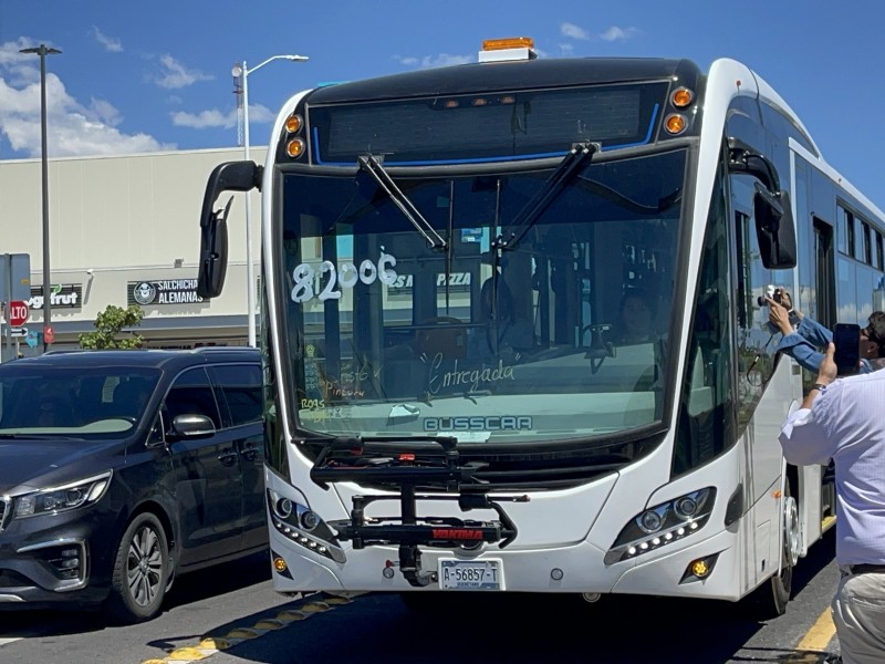 Operadoras de Qrobus se manifestaron en oficinas de AMEQ