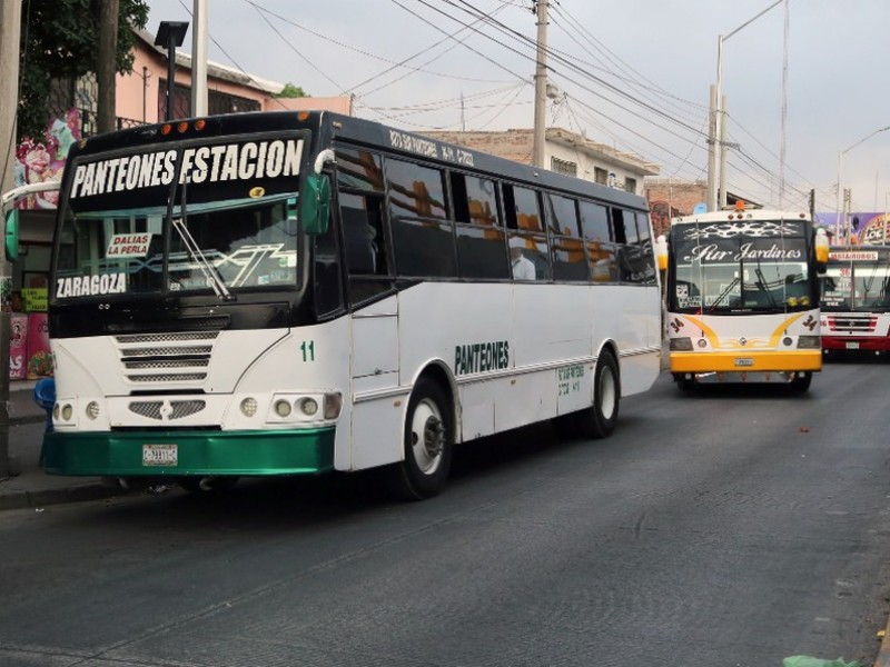 Operadores de transporte público detenidos por manejar con aliento alcohólico