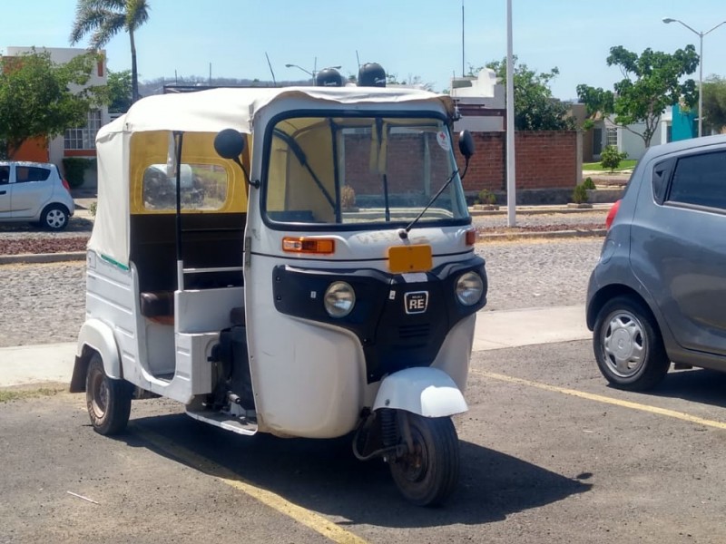 Operan más de 70 mototaxis en Colima