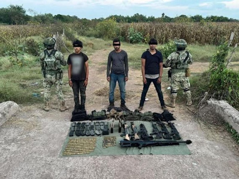 Operativo en Elota deja tres detenidos y arsenal asegurado