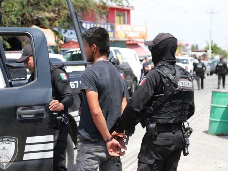 Operativo en Mompaní; clausuran negocios y detienen personas