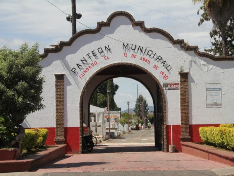 Operativo en panteones previo a Día de Muertos